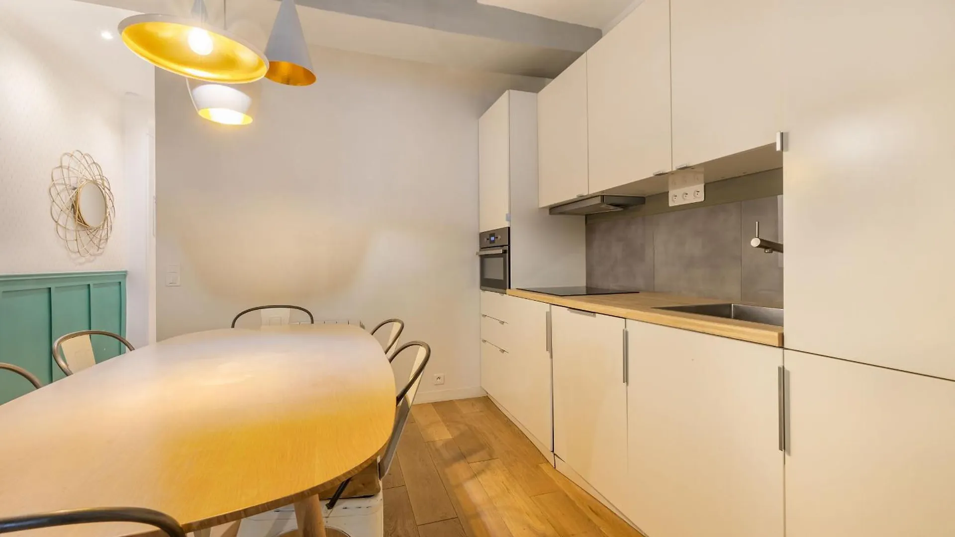 Strata Apartment Paris