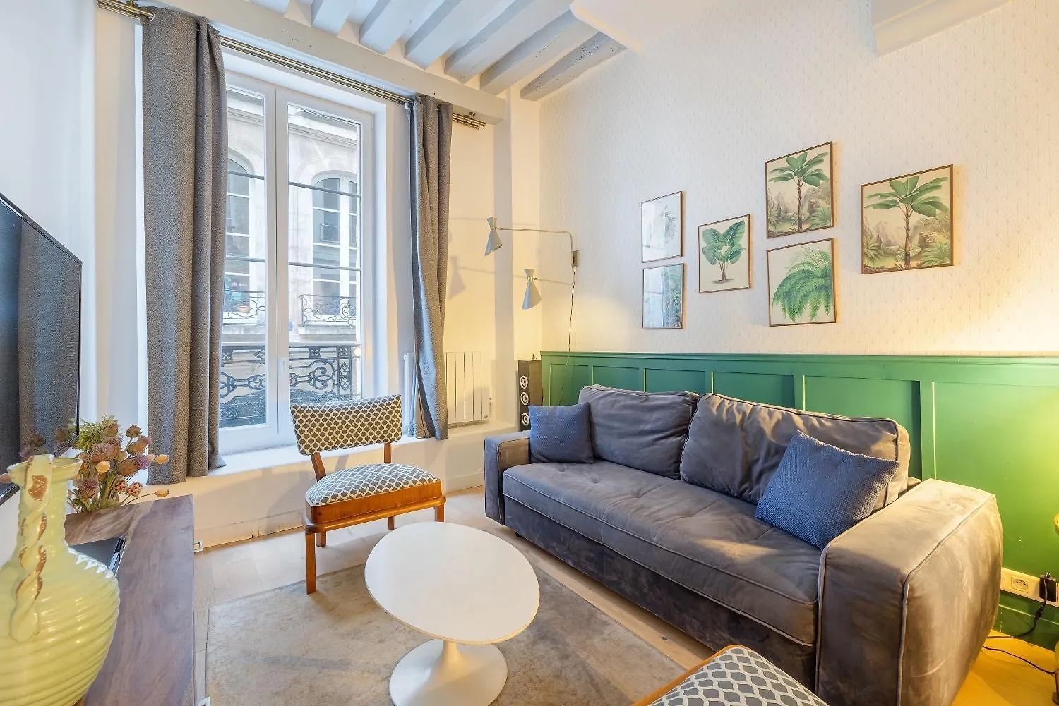 Strata Apartment Paris
