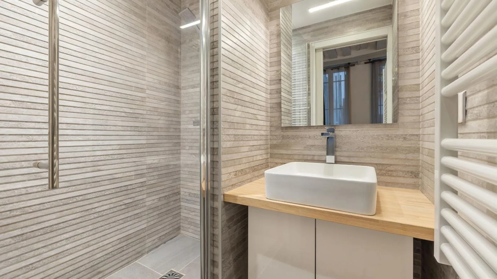 Strata Apartment Paris