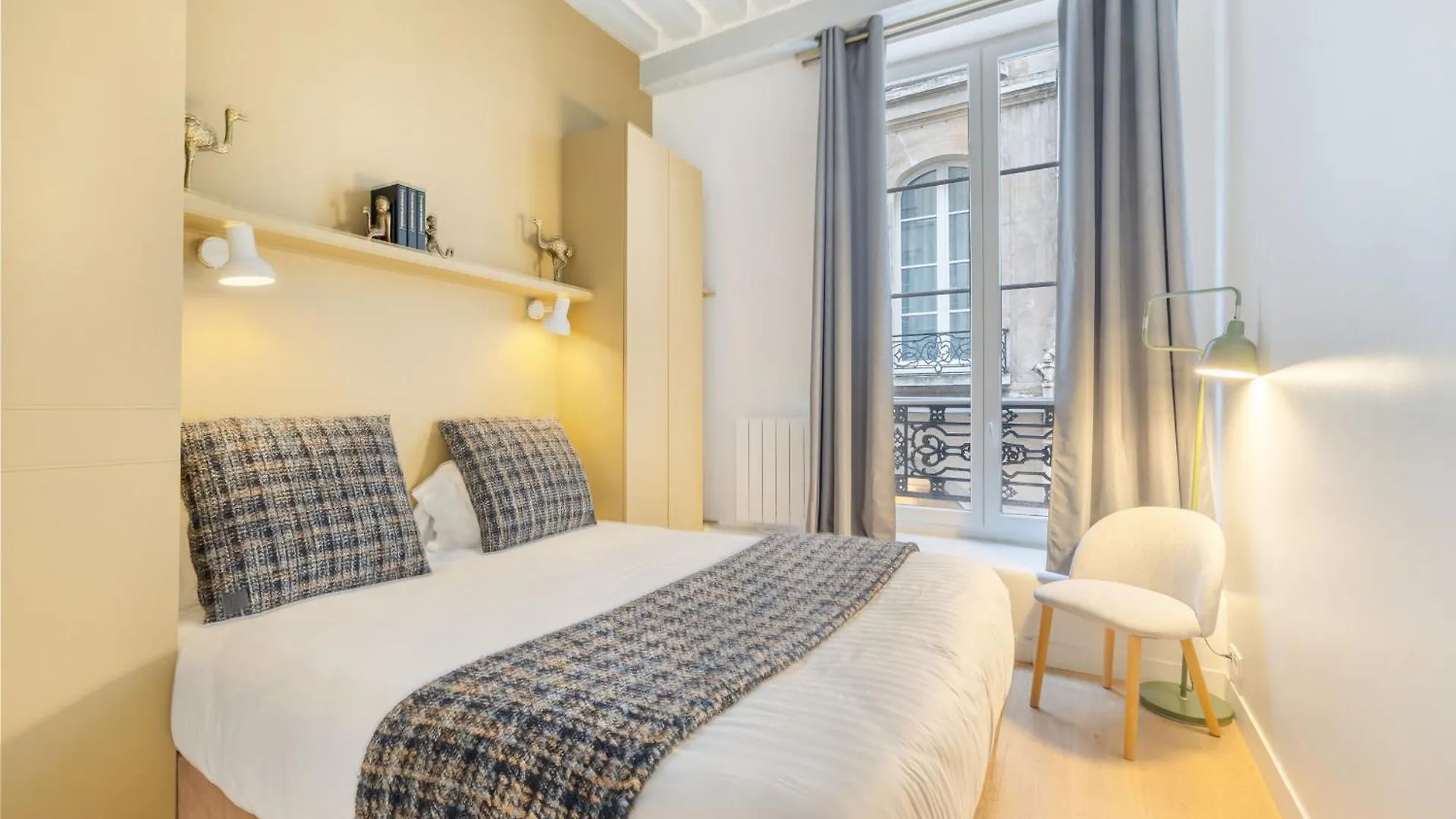 Strata Apartment Paris